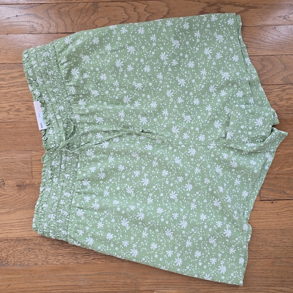 SO BRAND WOMENS HIGH RISE GREEN FLORAL SOFT PLUS SIZE SHORTS JUNIOR SIZE 1X